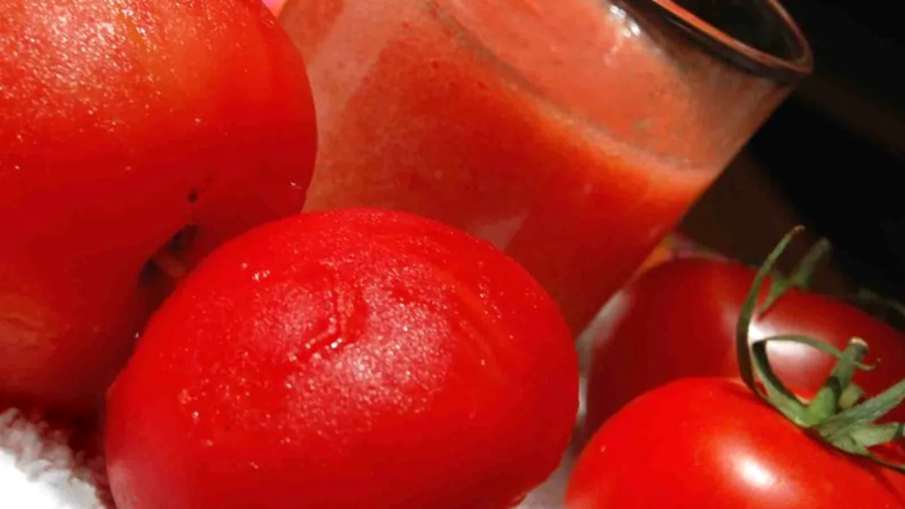 Studiu. Sucul de roșii ajută la eliminarea rapidă a alcoolului