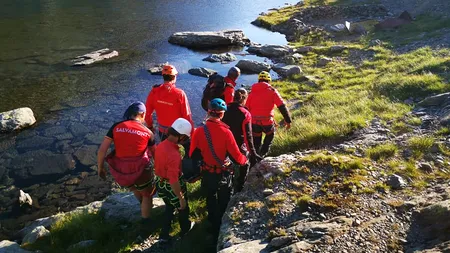 Detalii tulburătoare povestite de un salvator din Munții Făgăraș: „Apelantul stă lângă o dâră lungă de sânge la capătul căreia se află un corp neînsuflețit”