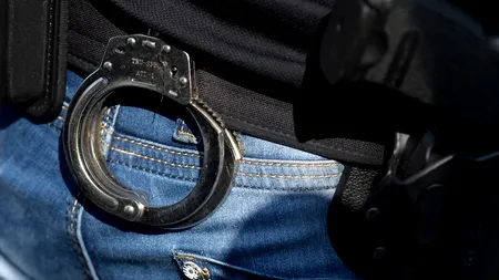 Descinderi la proxeneți în Constanța. Trei bărbați obligau tinere să se prostitueze, apoi le șantajau cu poze în ipostaze sexuale