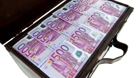 A MINȚIT-O că va veni la ea, după ce îi va trimite o valiză PLINĂ cu bani. O femeie a trimis peste 11.000 de euro unui bărbat pe care l-a cunoscut pe o rețea socială și apoi nu a mai putut fi contactat