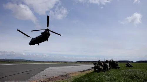 O rachetă de antrenament a căzut dintr-un elicopter Apache, în apropierea unui oraș din Texas