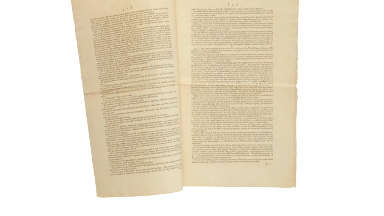 FOTO | Un exemplar original foarte rar al Constituției americane, imprimat în 1787, a fost vândut pentru suma record de 43 de milioane de dolari la o licitație din New York