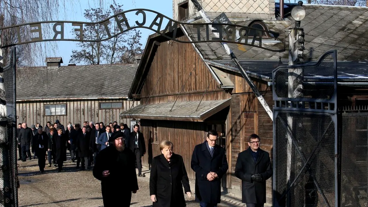 Prima vizită a Angelei Merkel la Auschwitz. Mesajul transmis de cancelar, în locul în care au murit peste un milion de oameni. VIDEO