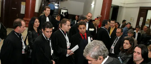 Lege în favoarea notarilor condamnați, adoptată cu o vitează-record de parlamentari