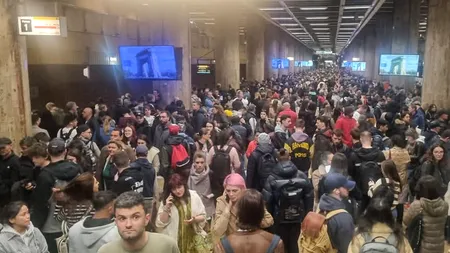 O minoră de 15 ani s-a ARUNCAT în fața metroului, în stația Eroilor. Echipajele de prim-ajutor au intervenit de urgență la fața locului