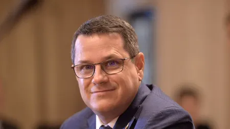 SRI clarifică lucrurile în cazul directorului Eduard Hellvig: „A accesat un singur credit, suplimentat printr-un act adițional”