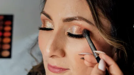 Sute de COSMETICE comercializate în România conțin substanțe NOCIVE pentru organismul uman