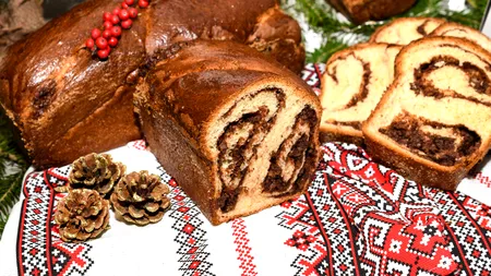 Ingredientul folosit de gospodinele din Moldova pentru un cozonac pufos. Ce adaugă în aluat