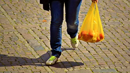 STUDIU | Cât rezistă coronavirusul pe pungile din plastic | Ministerul Sănătății: Este important să dezinfectăm suprafețele