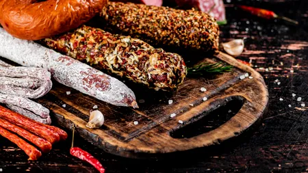 Cum pregătești carnea de porc pentru AFUMAT. Află secretele conservării și afumării perfecte