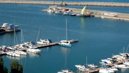 Un iaht în care se aflau doi bărbați s-a răsturnat lângă Portul Tomis. Pasagerii s-au salvat