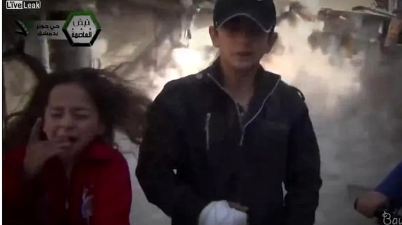 Momentul tulburător în care copiii din Siria povestesc cum au învățat să se apere pentru a nu fi răniți, iar în spatele lor explodează o bombă. VIDEO
