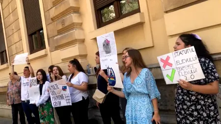 Școlarii refuză camerele de DETENȚIE în școli. Protest împotriva noului Statut al Elevului