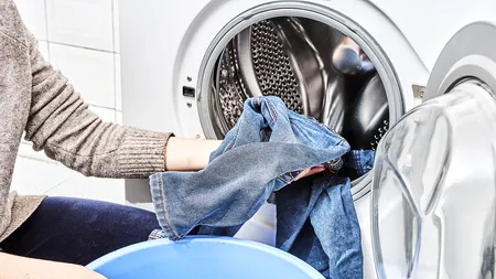 Cât de des ar trebui să vă spălați blugii? CEO-ul LEVI'S face lumină în dezbaterea care a aprins Facebook-ul