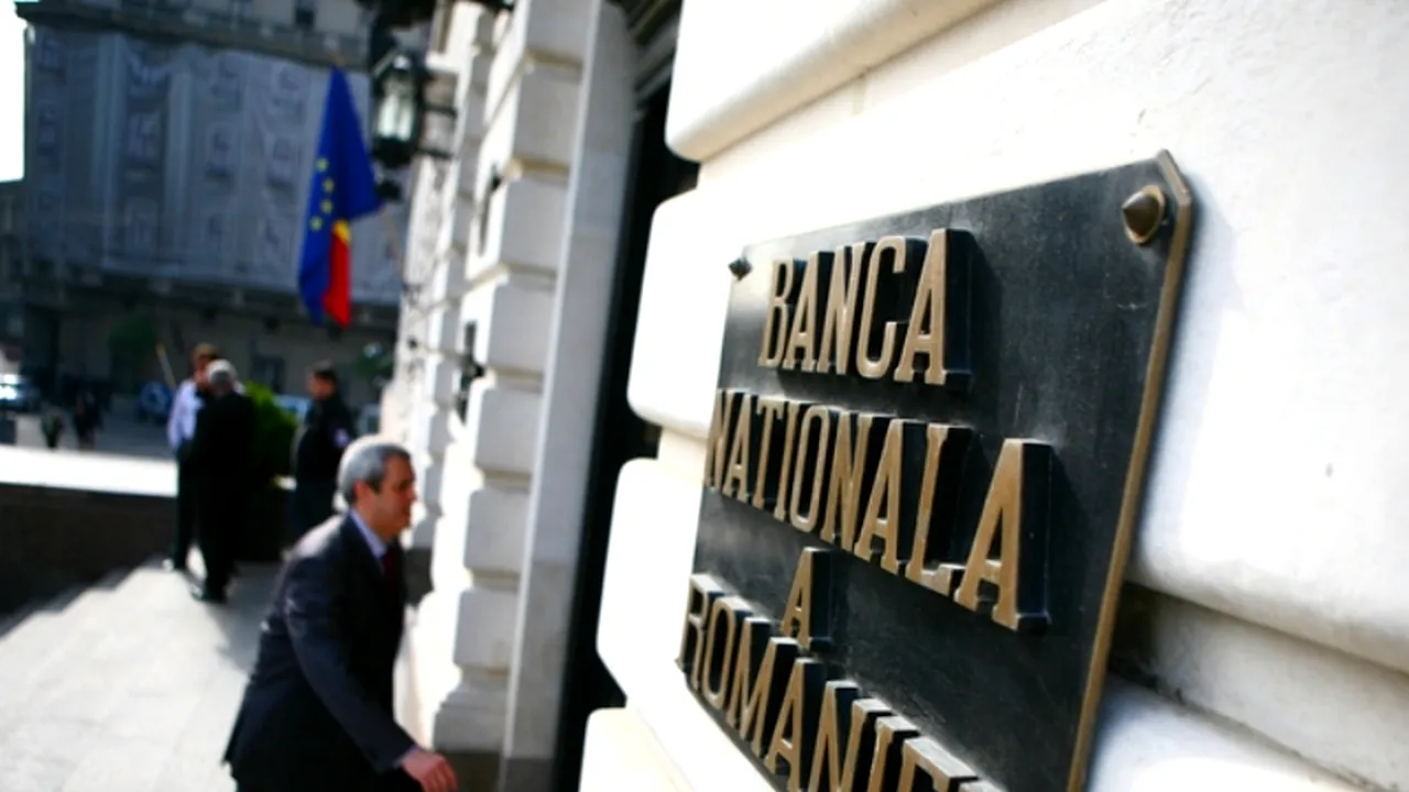 BNR oprește seria de reduceri ale dobânzii după căderea Guvernului Ungureanu; rata rămâne la 5,25%
