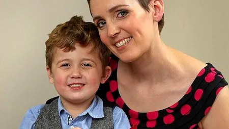 Acest băiețel nu știe că mama lui e pe moarte. Ce s-a decis să facă femeia pentru el este uluitor