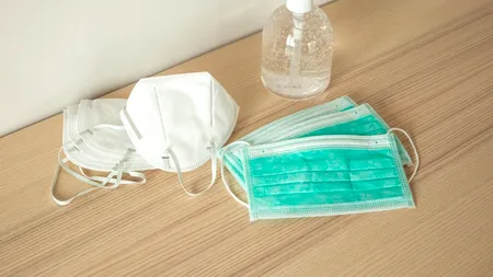 Ce a pățit un tânăr care a ameninţat doi poliţişti, tuşind către ei şi strigând că are „corona”