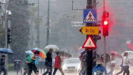 Cod galben de PLOI TORENȚIALE în șapte județe până la ora 22:00