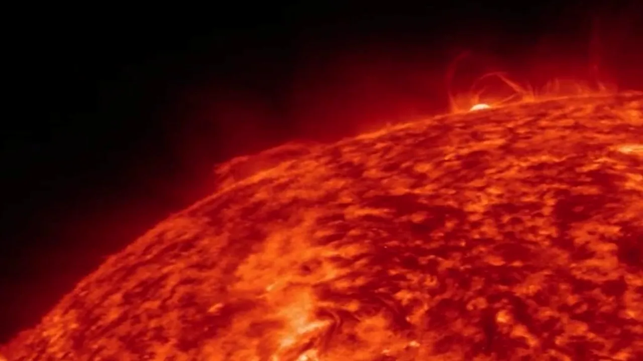 VIDEO. Erupție gigantică a Soarelui surprinsă de camerele video NASA 