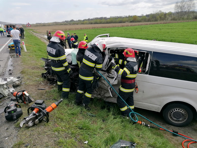 FOTO-VIDEO. Grav accident pe DN1, în Brașov. Șapte persoane au fost rănite / Sursa foto: ISU Brașov
