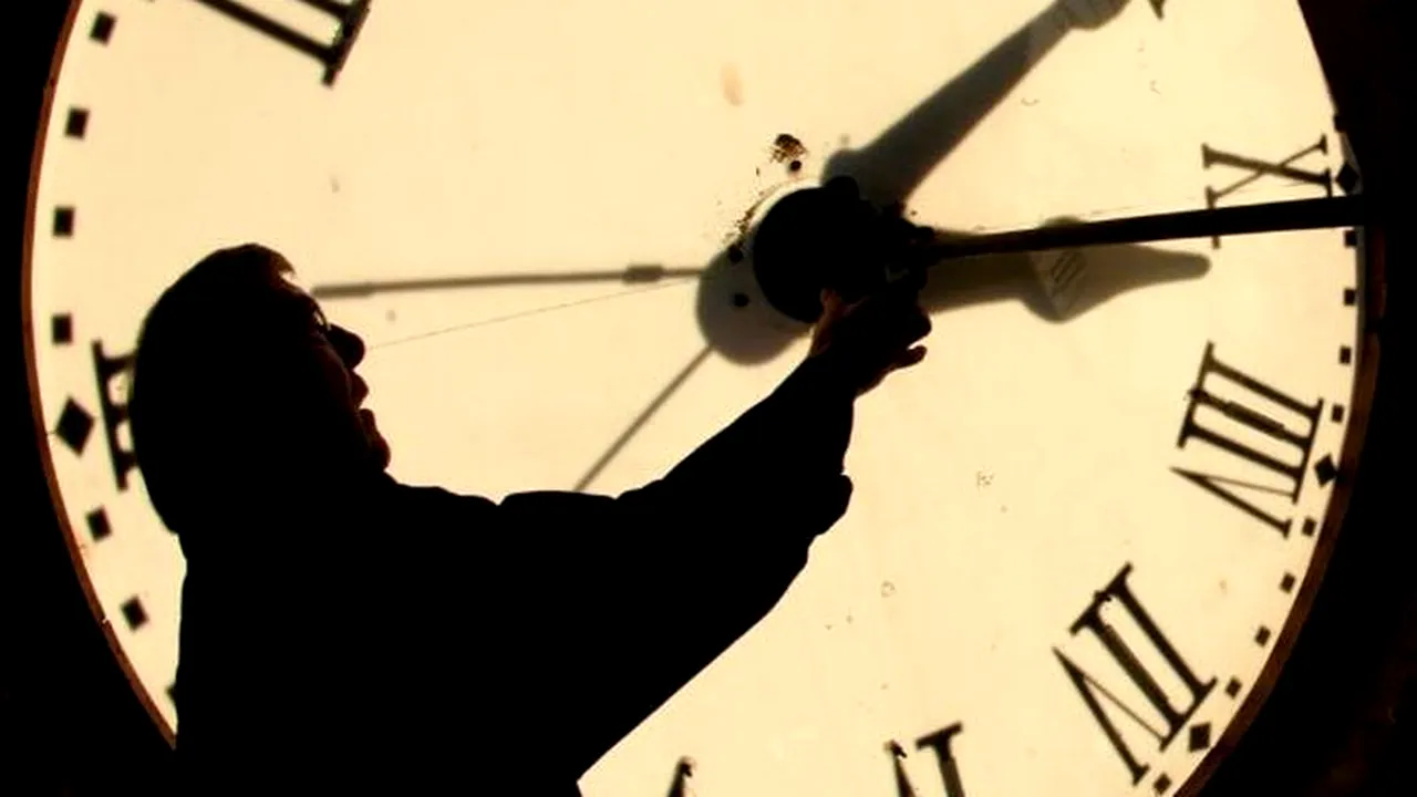 În această noapte, România trece la ora de iarnă. Ora 4:00 devine ora 3:00