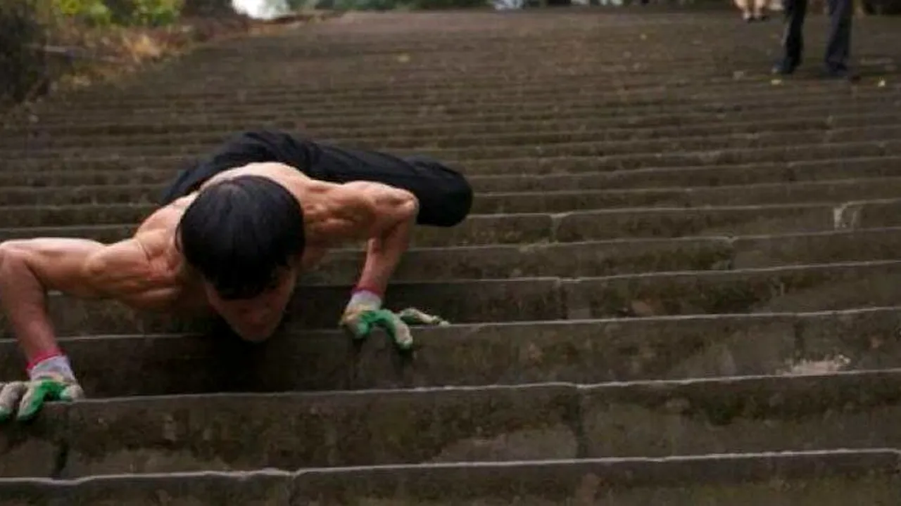 Un bărbat are o formă fizică de INVIDIAT, la 70 de ani. Arată mult mai tânăr datorită unor antrenamente neobișnuite