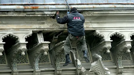 Decizia surprinzătoare a magistraților în cazul bărbatului care a tăiat coarda unui alpinist utilitar. Victima a căzut de la 10 metri și a ajuns la spital