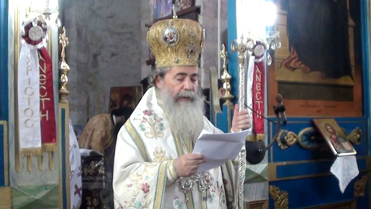 Patriarhul Ierusalimului și al Întregii Palestine, într-o  vizită istorică în România. Traian Băsescu îi acordă 