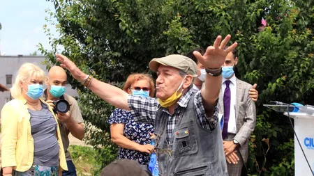 ÎNTRERUPERI. Scandal la conferința PNL susținută de Violeta Alexandru: Un bărbat a venit să-și țipe oful „Mărește-mi pensia!” / Ministrul Muncii reacționează: Manipulează necazurile unor oameni. Îi folosește în scop politic! - FOTO/VIDEO