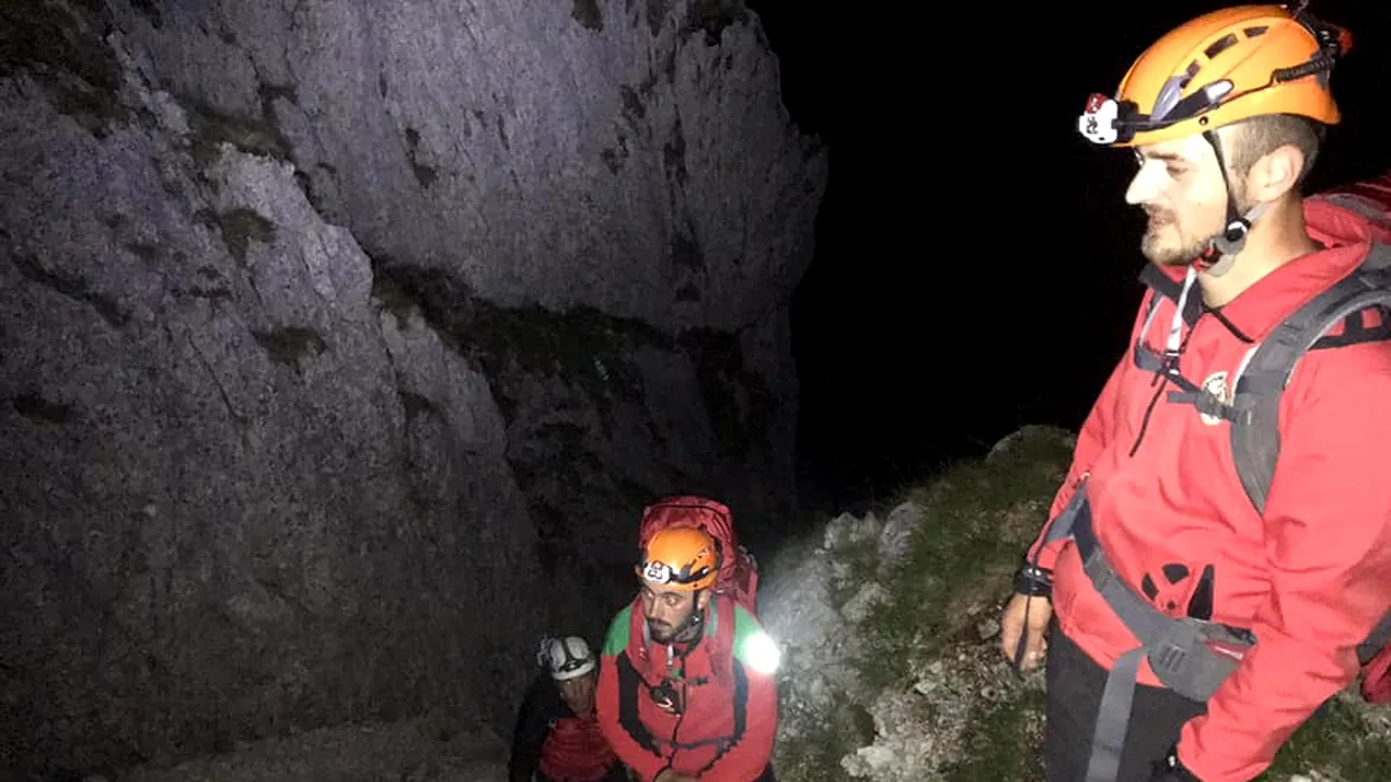 Salvamontiștii, apel pentru „munțomani”: Țineți în frâie ego-ul zburdalnic./ Lucrurile se pot sfârși și prost, într-un sac cu fermoar...