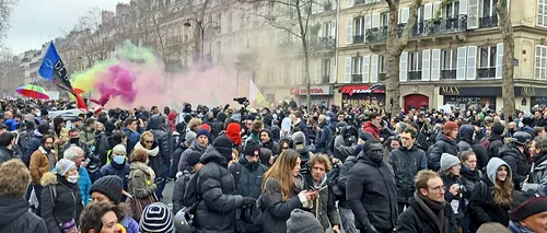 REVOLTĂ în Franța. Anarhie pe străzile Parisului, lupte de stradă în marile orașe, mașini incendiate, oameni răniți! - FOTO&VIDEO