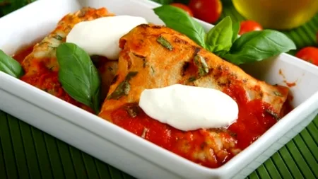 REȚETE. Cum se gătesc SARMALELE ÎN CLĂTITE