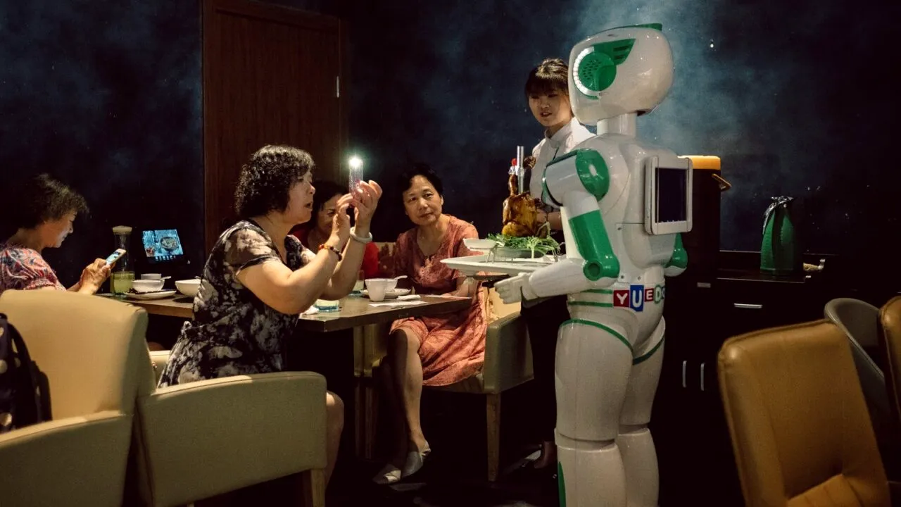 Restaurantele viitorului: inteligența artificială îți „citește” fața și limba și decide ce mănânci