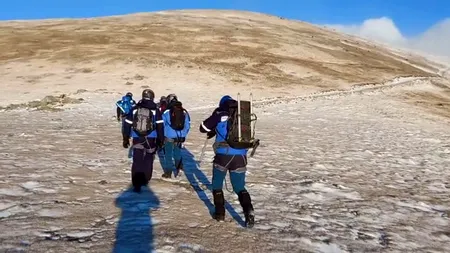 Un jandarm a murit după ce a căzut într-o râpă în Munții Parâng | VIDEO