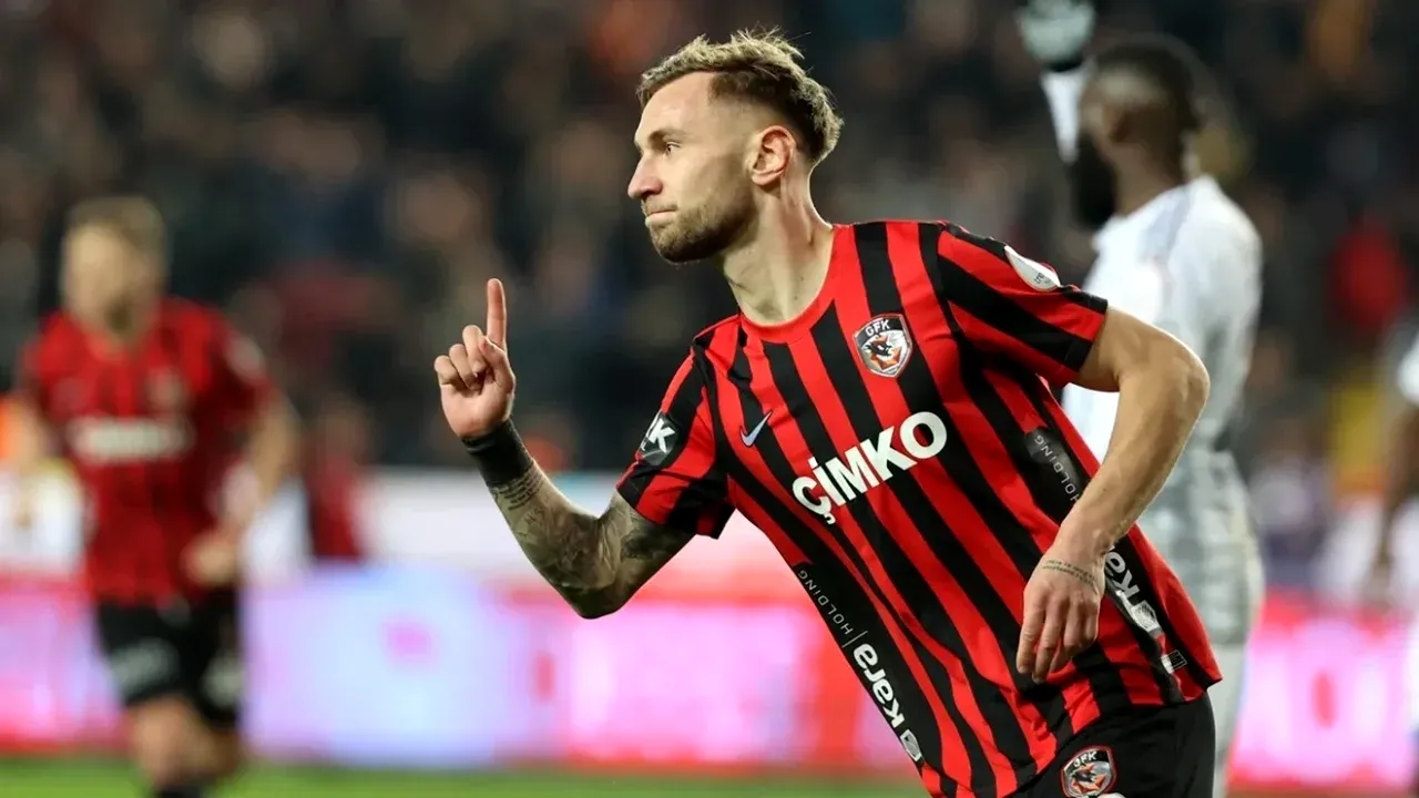 Denis Drăguș este în Antalya și semnează contractul. Ar putea debuta în meciul cu FC Argeș
