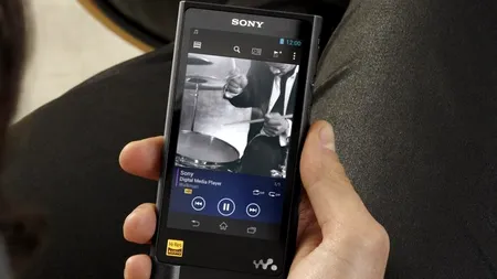 Sony lansează în România playerul multimedia Walkman ZX2, care costă 1.100 de dolari și țintește audiofilii