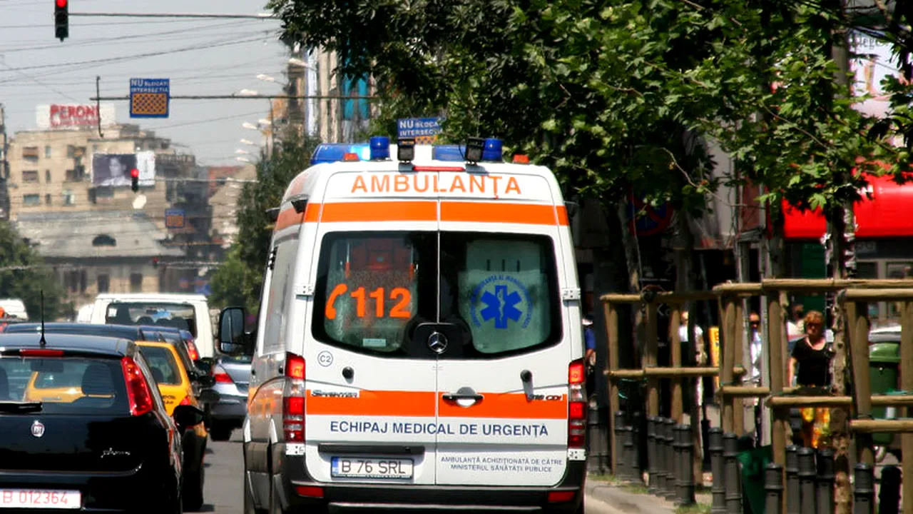 Un bărbat AMENINȚĂ CĂ SE VA ARUNCA DE PE O MACARA din sectorul 4