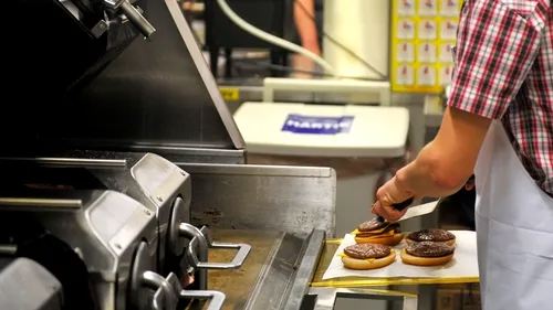 Ponta, despre introducerea taxei pentru fast-food și bere: Nu cunosc, o să discutăm