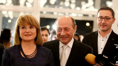 Băsescu, despre relația cu soția sa: „Hai, domnule, de 40 de ani nu reușesc să scap de ea. Scap acum la bătrânețe?