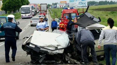 Două persoane din Constanța au murit și cinci au fost rănite după ce două mașini s-au ciocnit frontal