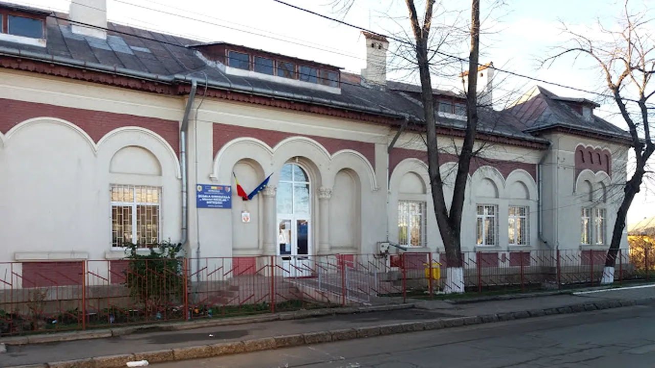 Un elev de 12 ani, din Botoșani, a ajuns la spital, după ce ar fi fost BĂTUT de profesorul de sport: 