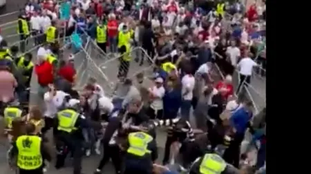 Incidente înainte de finala Euro 2020, Italia - Anglia: Sute de fani englezi fără bilet au încercat să pătrundă pe Wembley