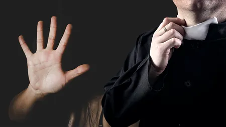 A fost considerat un sfânt în viață, dar s-a dovedit că a abuzat sexual 6 femei. Comunitatea catolică, în stare de șoc