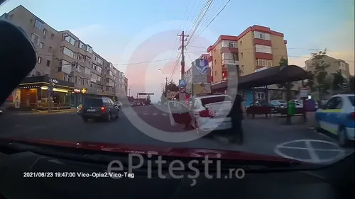 Motivul incredibil pentru care doi polițiști au urmărit și amendat un șofer din Pitești (VIDEO)