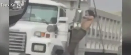Scene de necrezut pe o autostradă din SUA. După un accident, un șofer s-a dezbrăcat și a recurs la un gest pe care nici poliția nu și-l explică. VIDEO