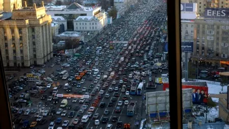 VIDEO. Metoda prin care bogații Rusiei păcălesc traficul din Moscova