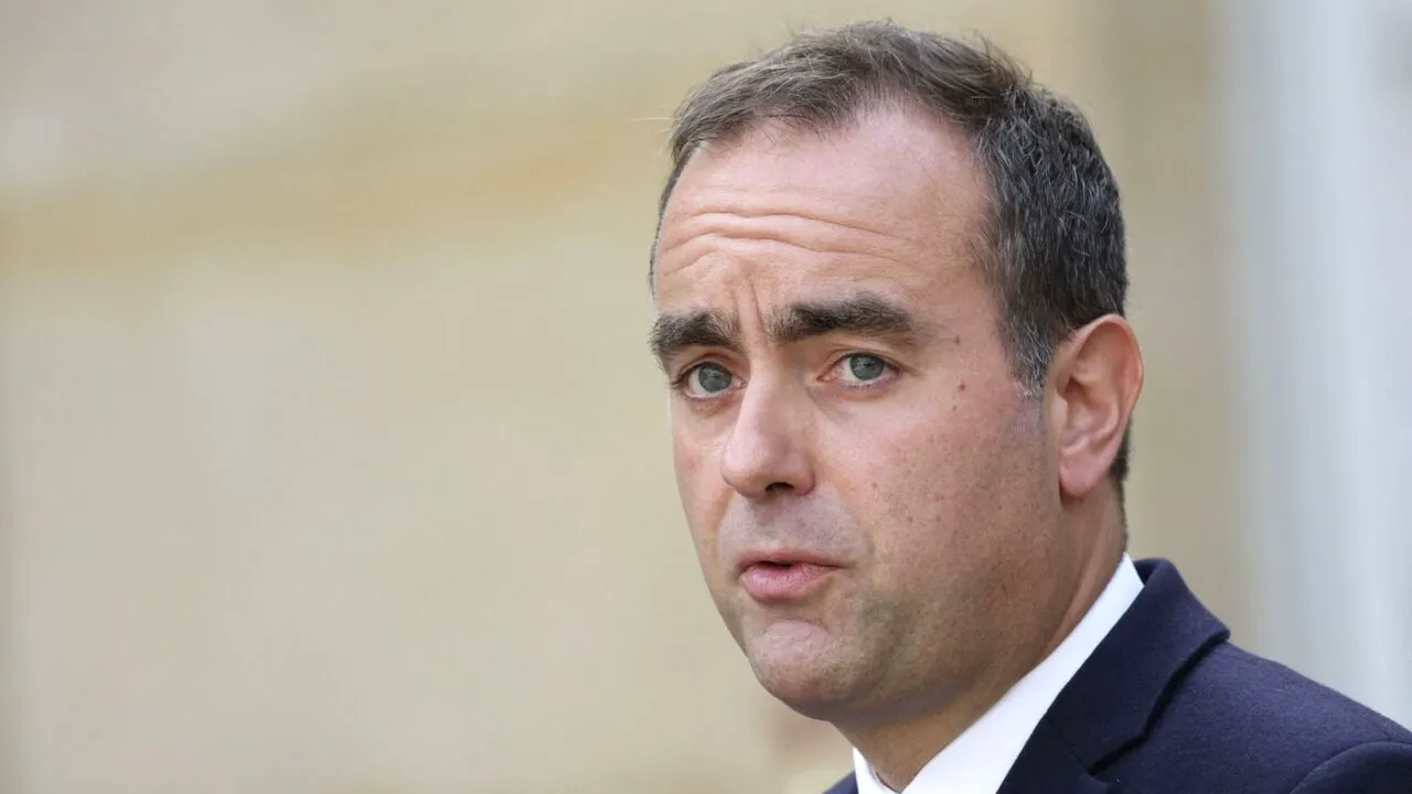 Guvernul FRANȚEI ia măsuri împotriva deficitului bugetar/ Lecornu suspendă cheltuielile în domeniul comunicării