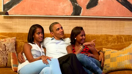 Barack Obama a urmărit, de la Casa Albă, împreună cu fiicele sale discursul Primei Doamne de la Convenția Democrată