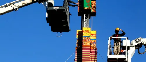 Povestea tristă din spatele celui mai înalt turn Lego din lume