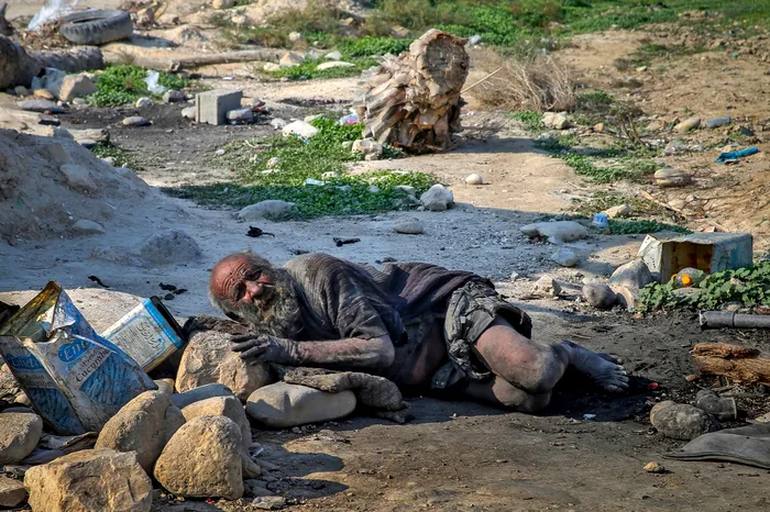FOTO - A murit „cel mai murdar om din lume”, la vârsta de 94 de ani / Motivul pentru care nu s-a mai spălat de peste o jumătate de secol / Sursa foto: Profimedia